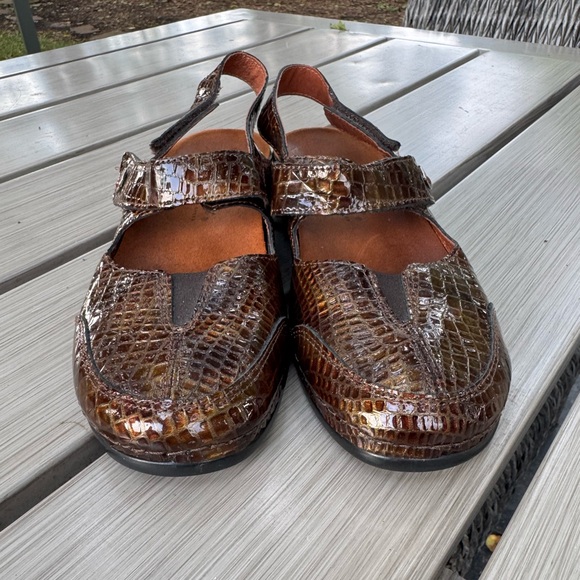Helle Comfort Brown Croc-Embossed Leather Shoes – Size 38 (Like New) - Picture 4 of 10